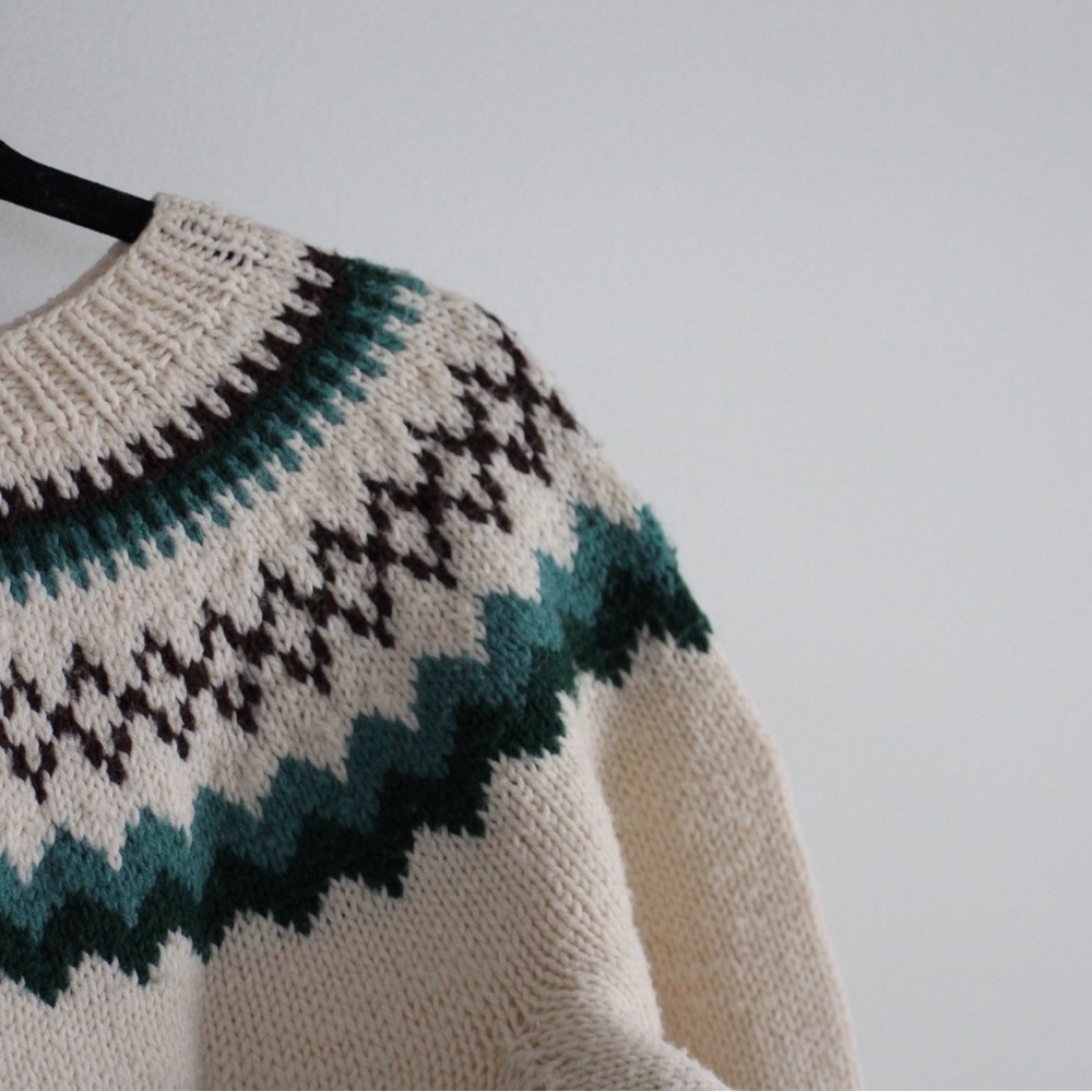 Cream Sweater With Patterned Design - image 2